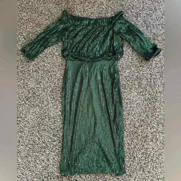 "Emerald Elegance: Scoop Neck Sequin Dress" - Picture 2 of 8